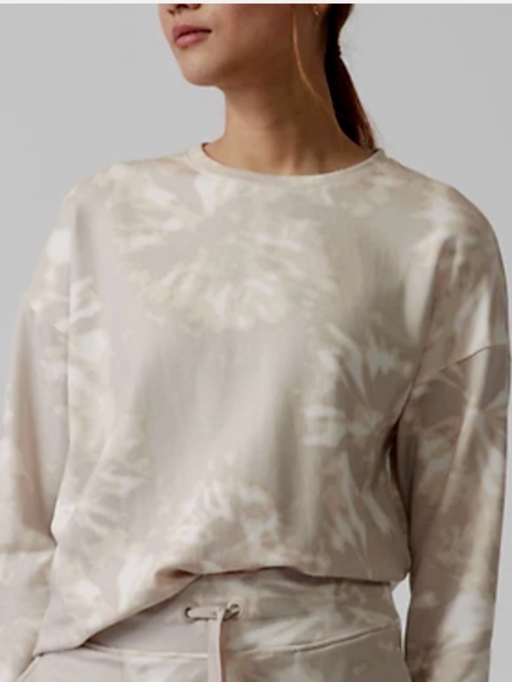 Athleta Balance Cream Crewneck Sweatshirt size XS